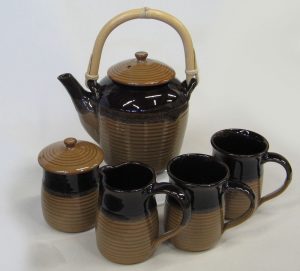 Tea pot with matching mugs, creamer & sugar containers