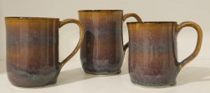 3 mugs in gold with blue - Reed