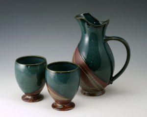 Pitcher and matching short goblets in black glaze with coloured textured glaze - Bandurhins