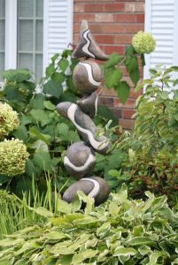 outdoor garden totem in multiple pieces of grey and white clay - Monika Schaefer